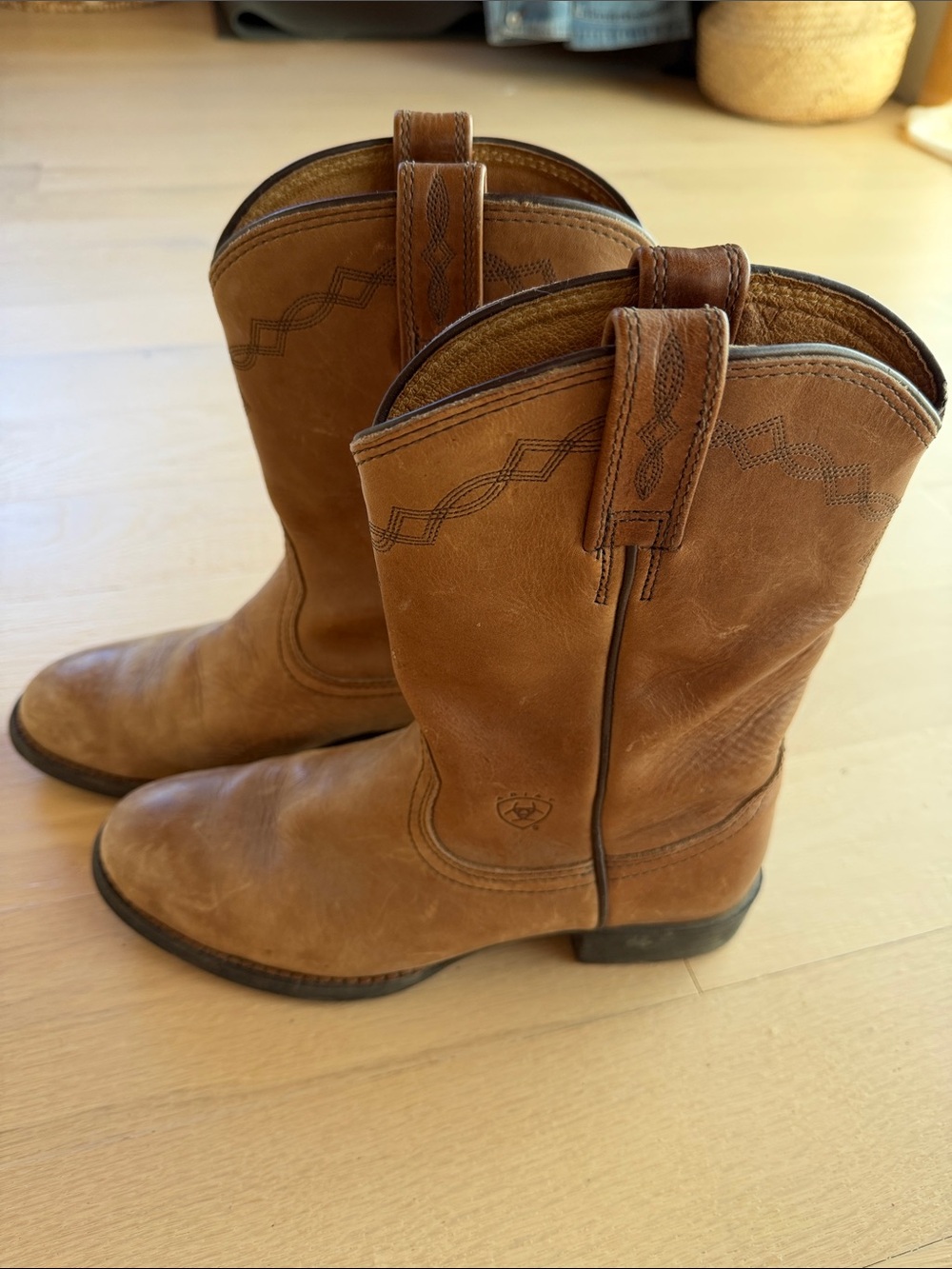 Ariat - Picture 3 of 10